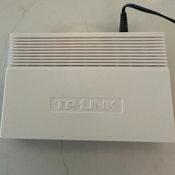 TP-Link 4-Port Cable/DSL Router - Picture 3 of 7